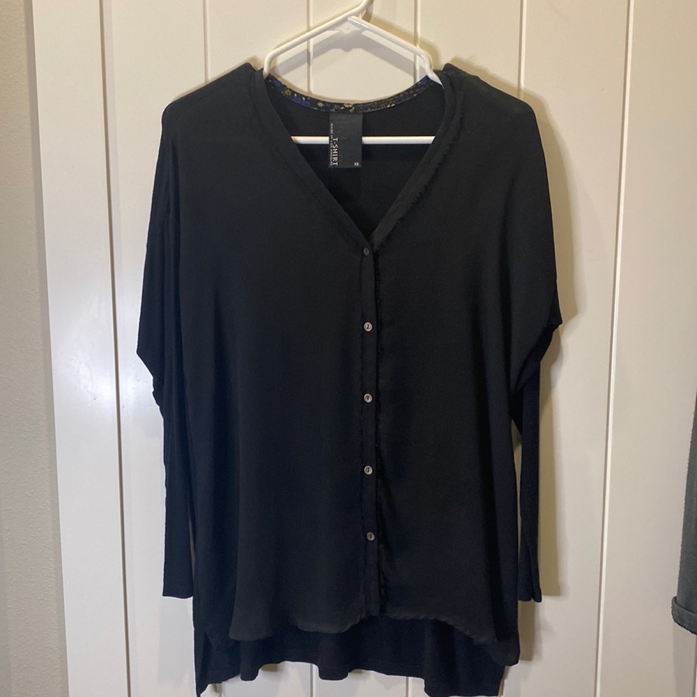 Black V-neck long sleeve